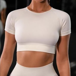 BO AND TEE XXS determined seamless crop top in cream